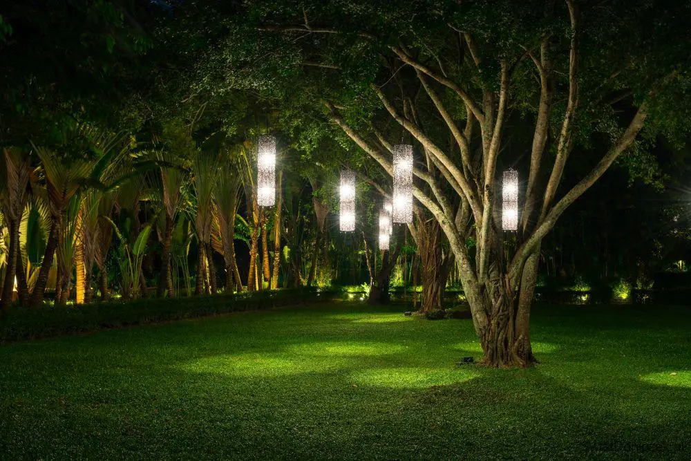 Czy warto zainwestować w lampy ogrodowe?