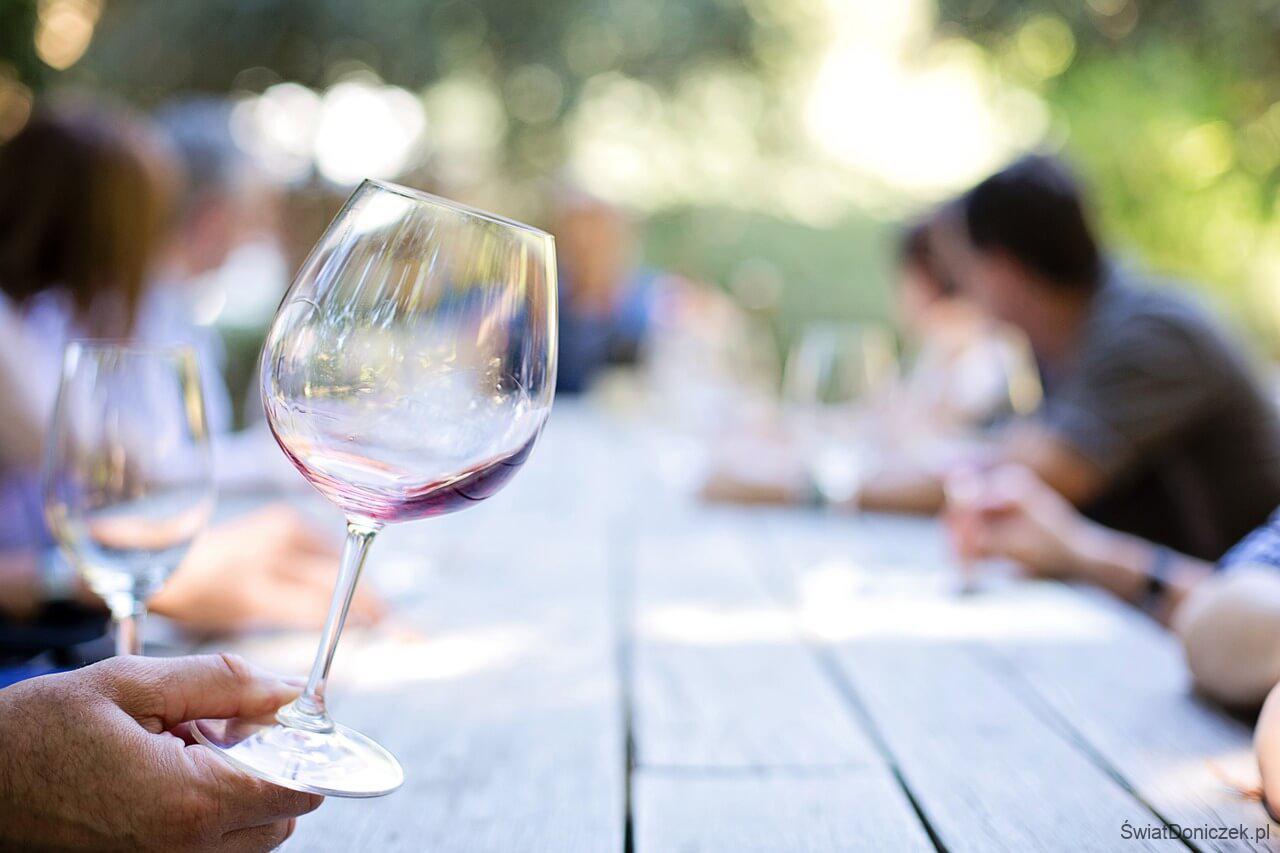 Wino owocowe – zachwyć się winem z wiśni